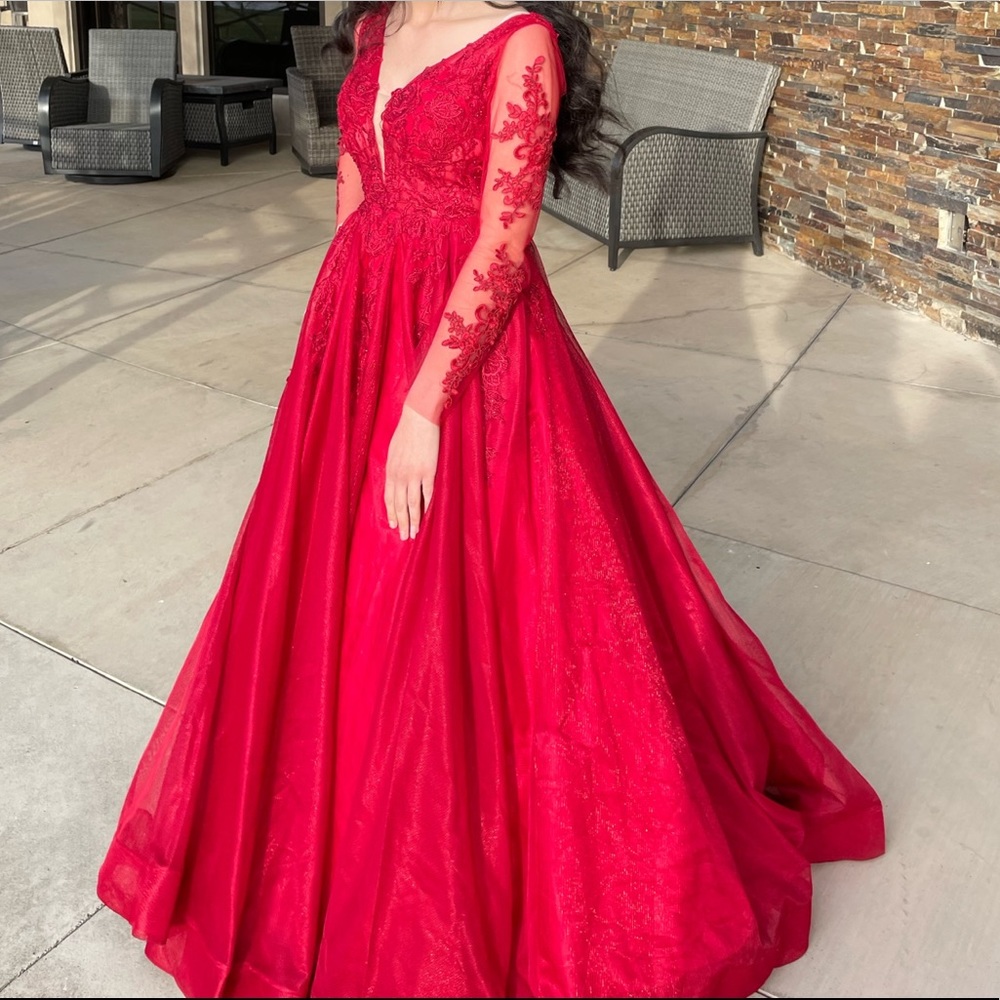 Red Ballgown WITHOUT SLEEVES size small